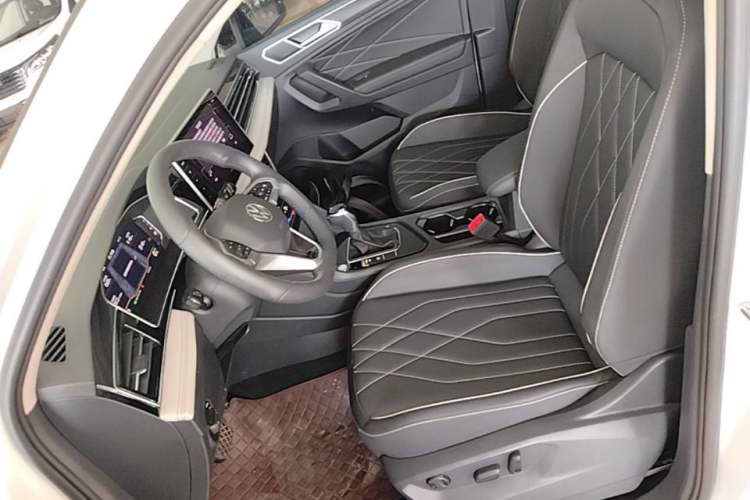 Used Volkswagen Tiguan L 2024 Outstanding Model 300TSI Automatic Two-Wheel Drive Longteng Edition Left Front Seat