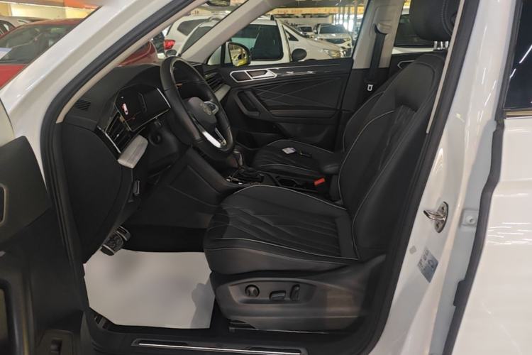 Used Volkswagen Tiguan L 2024 330TSI Automatic Two-Wheel Drive R-Line Enhanced Edition Left Front Seat