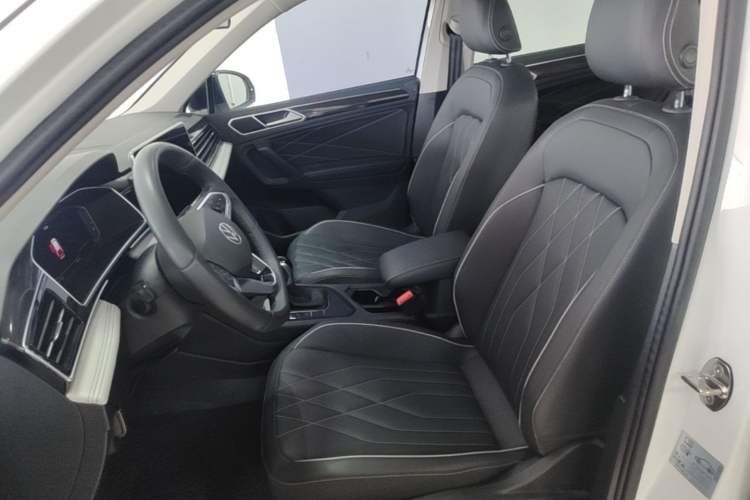 Used Volkswagen Tiguan L 2024 Outstanding Model 300TSI Automatic Two-Wheel Drive Longteng Edition Left Front Seat