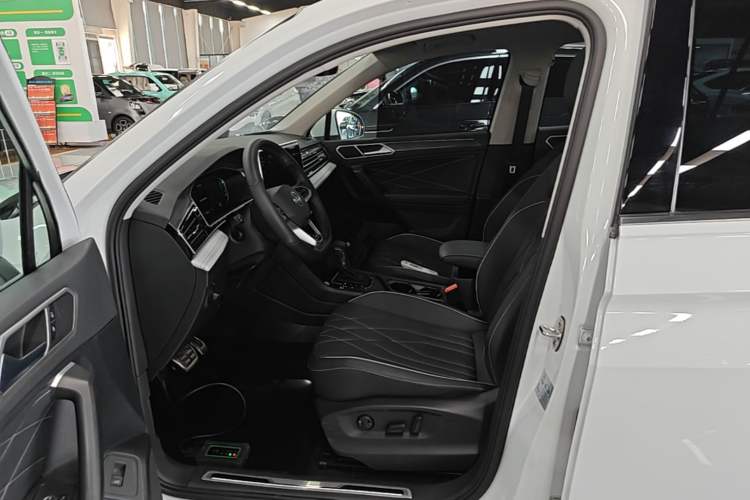 Used Volkswagen Tiguan L 2024 330TSI Automatic Two-Wheel Drive R-Line Enhanced Edition Left Front Seat