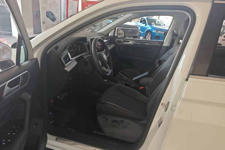 Used Volkswagen Tiguan L 2024 Outstanding Model 330TSI Automatic Two-Wheel Drive R-Line Dragon Glory Edition Left Front Seat