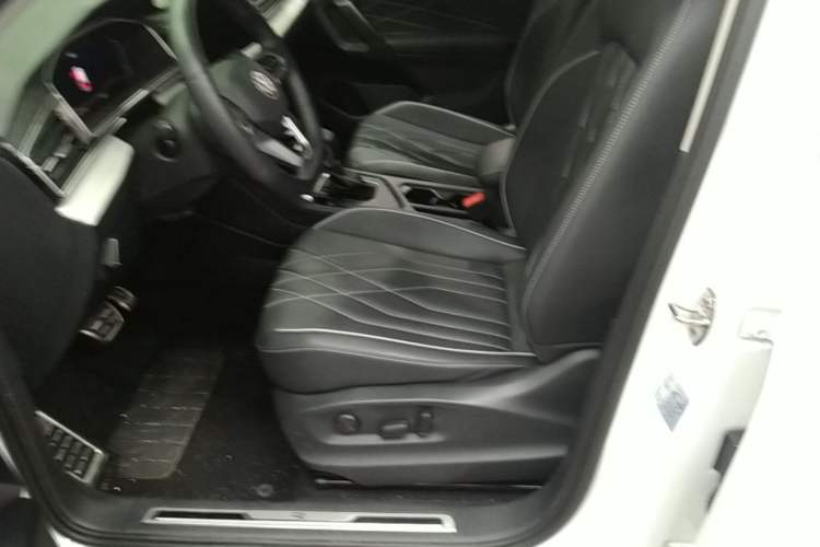 Used Volkswagen Tiguan L 2024 330TSI Automatic Two-Wheel Drive R-Line Enhanced Edition Left Front Seat