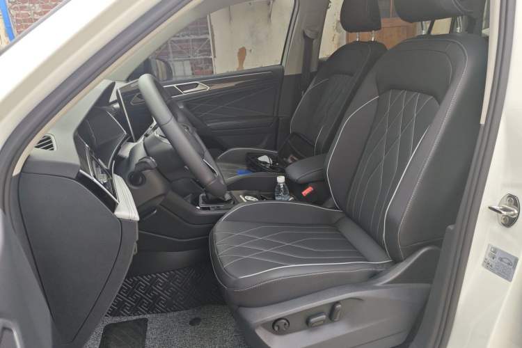 Used Volkswagen Tiguan L 2024 Outstanding Model 300TSI Automatic Two-Wheel Drive Longteng Edition Left Front Seat