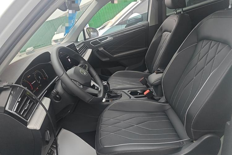 Used Volkswagen Tiguan L 2024 Outstanding Model 330TSI Automatic Two-Wheel Drive R-Line Dragon Glory Edition Left Front Seat