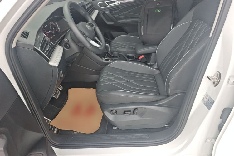 Used Volkswagen Tiguan L 2024 Outstanding Model 330TSI Automatic Two-Wheel Drive R-Line Dragon Glory Edition Left Front Seat