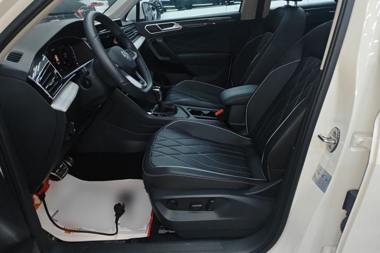 Used Volkswagen Tiguan L 2024 Outstanding Model 330TSI Automatic Two-Wheel Drive R-Line Dragon Glory Edition Left Front Seat