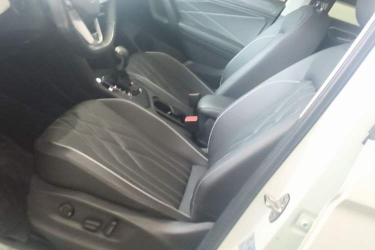 Used Volkswagen Tiguan L 2024 330TSI Automatic Two-Wheel Drive R-Line Enhanced Edition Left Front Seat