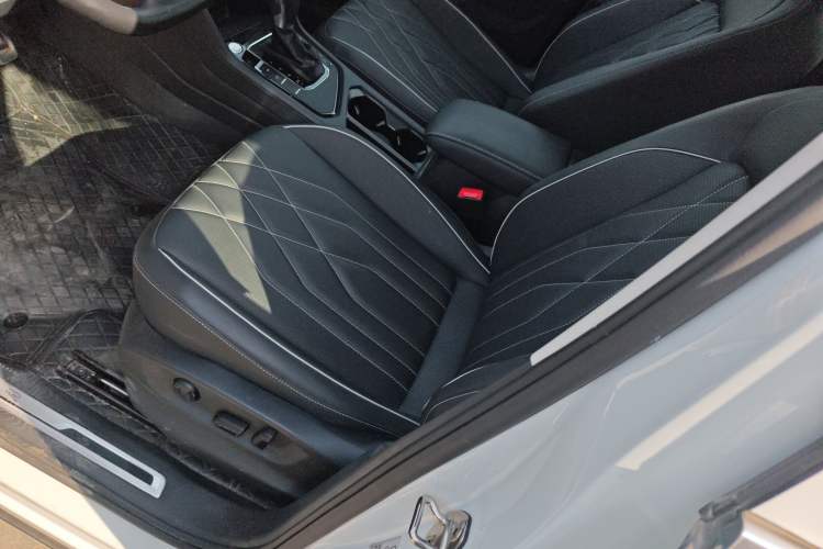 Used Volkswagen Tiguan L 2024 330TSI Automatic Two-Wheel Drive R-Line Enhanced Edition Left Front Seat