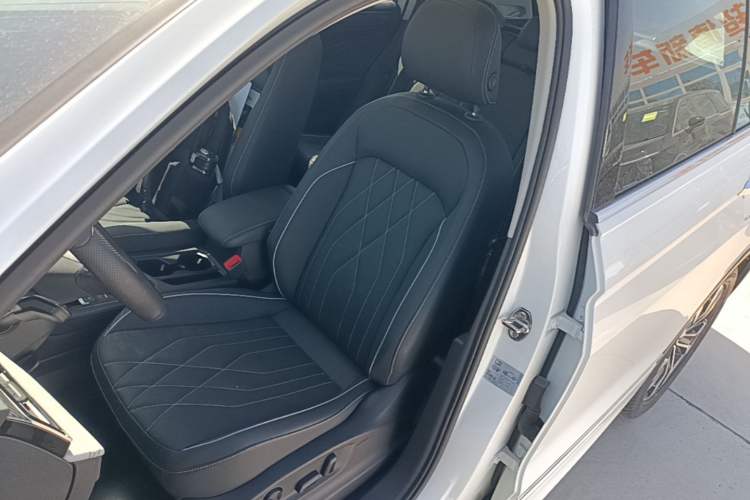 Used Volkswagen Tiguan L 2024 330TSI Automatic Two-Wheel Drive R-Line Enhanced Edition Left Front Seat