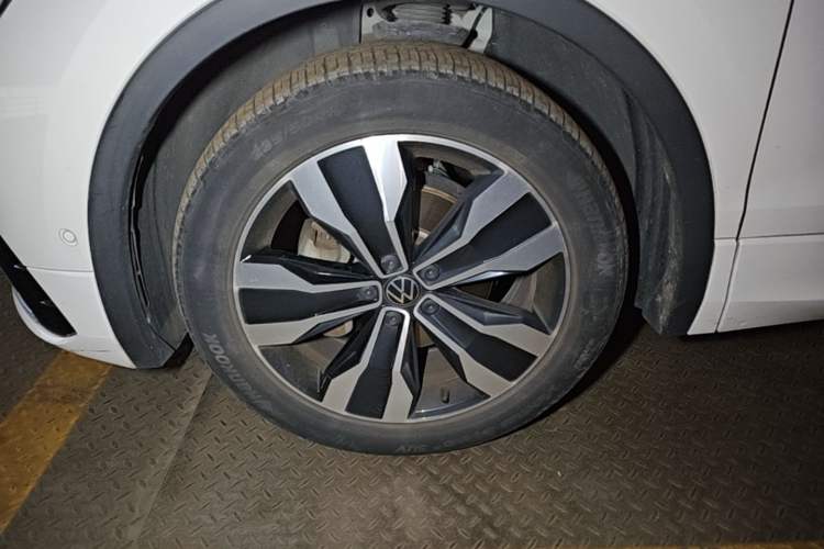Used Volkswagen Tiguan L 2024 330TSI Automatic Two-Wheel Drive R-Line Enhanced Edition Left Front Wheel Hub