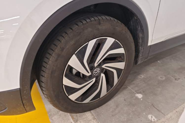 Used Volkswagen Tiguan L 2024 Outstanding Model 300TSI Automatic Two-Wheel Drive Longteng Edition Left Front Wheel Hub