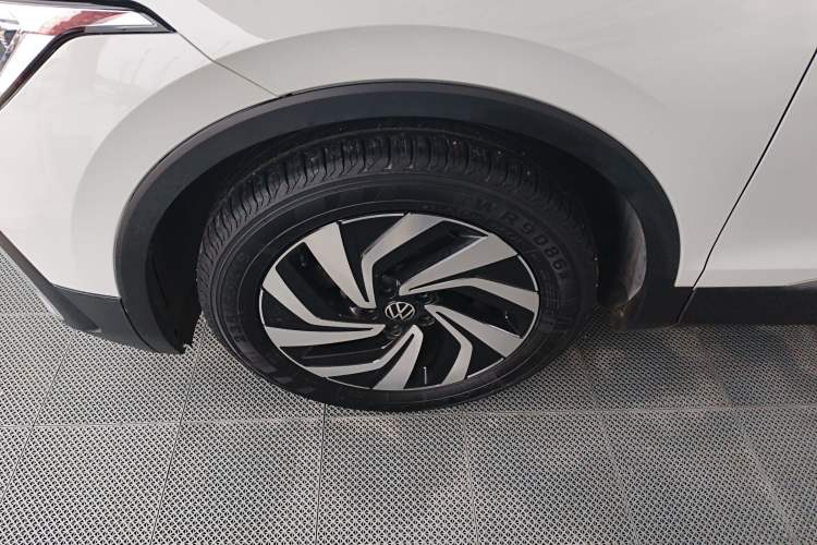Used Volkswagen Tiguan L 2024 300TSI Automatic Two-Wheel Drive Smart Edition Left Front Wheel Hub
