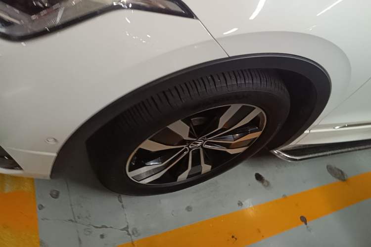 Used Volkswagen Tiguan L 2024 Outstanding Model 330TSI Automatic Two-Wheel Drive R-Line Dragon Glory Edition Left Front Wheel Hub