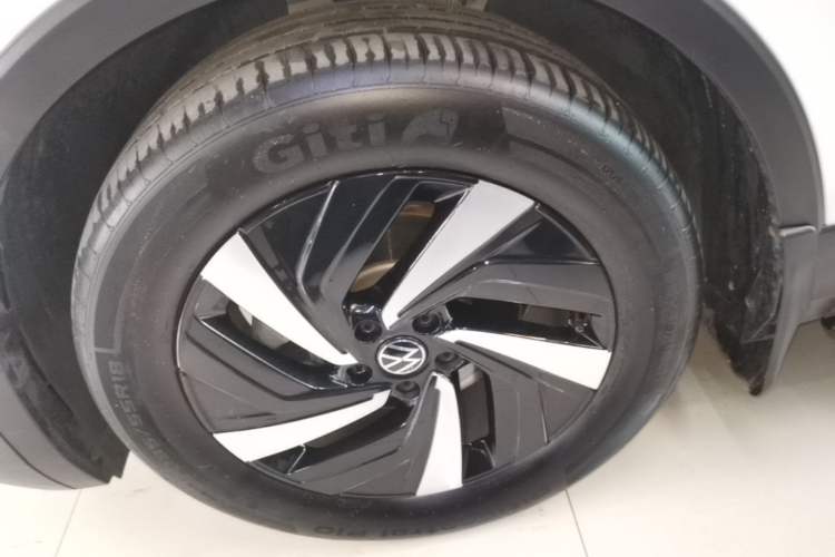 Used Volkswagen Tiguan L 2024 Outstanding Model 300TSI Automatic Two-Wheel Drive Longteng Edition Left Front Wheel Hub