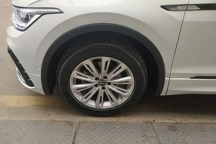 Used Volkswagen Tiguan L 2024 300TSI Automatic Two-Wheel Drive Smart Edition Left Front Wheel Hub