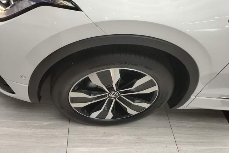 Used Volkswagen Tiguan L 2024 330TSI Automatic Two-Wheel Drive R-Line Enhanced Edition Left Front Wheel Hub