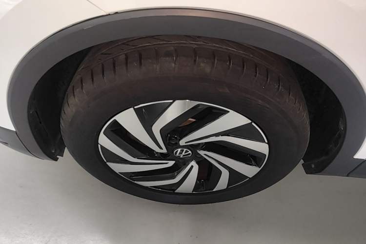 Used Volkswagen Tiguan L 2024 330TSI Automatic Two-Wheel Drive Smart Edition Left Front Wheel Hub