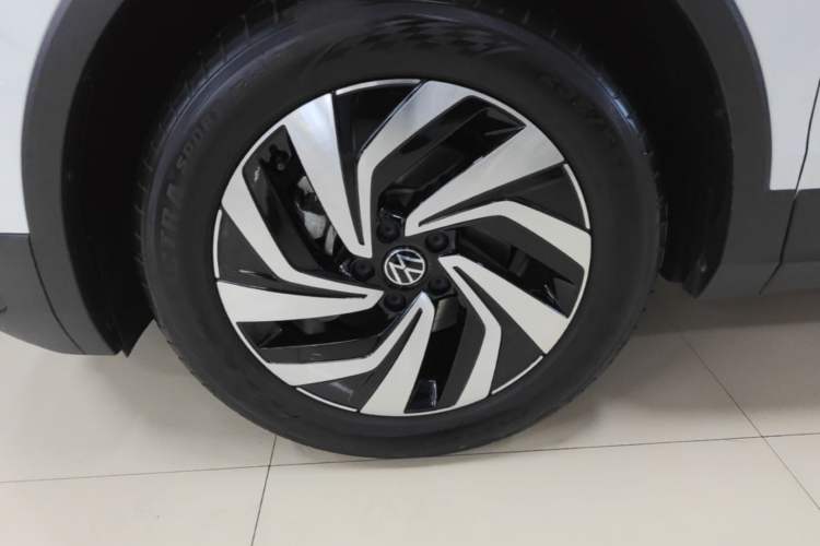 Used Volkswagen Tiguan L 2024 Outstanding Model 300TSI Automatic Two-Wheel Drive Longteng Edition Left Front Wheel Hub