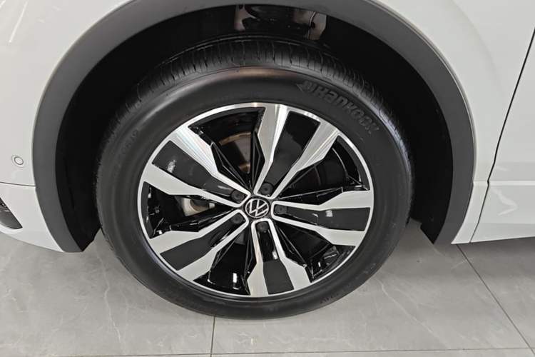 Used Volkswagen Tiguan L 2024 330TSI Automatic Two-Wheel Drive R-Line Enhanced Edition Left Front Wheel Hub