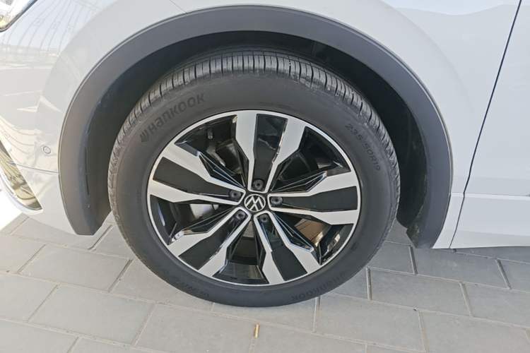 Used Volkswagen Tiguan L 2024 330TSI Automatic Two-Wheel Drive R-Line Enhanced Edition Left Front Wheel Hub
