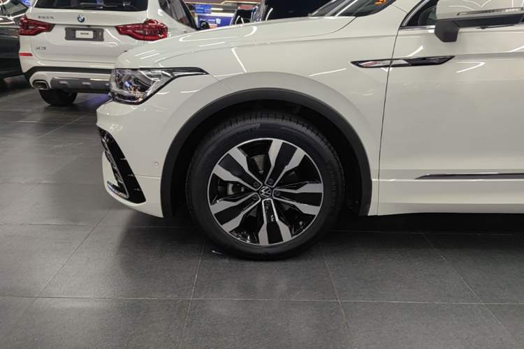 Used Volkswagen Tiguan L 2024 330TSI Automatic Two-Wheel Drive R-Line Enhanced Edition Left Front Wheel Hub