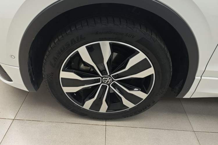 Used Volkswagen Tiguan L 2024 330TSI Automatic Two-Wheel Drive R-Line Enhanced Edition Left Front Wheel Hub