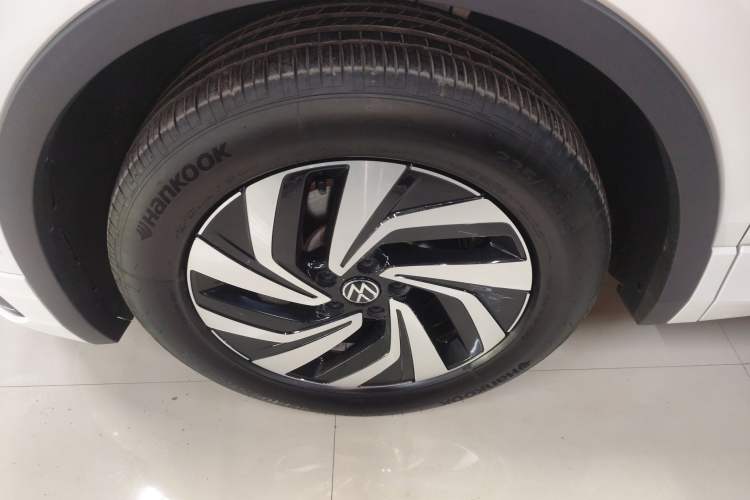 Used Volkswagen Tiguan L 2024 Outstanding Model 330TSI Automatic Two-Wheel Drive R-Line Dragon Glory Edition Left Front Wheel Hub