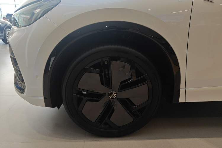 Used Volkswagen Tiguan L 2024 PRO 380TSI Four-Wheel Drive R-Line Prestige Edition Left Front Wheel Hub