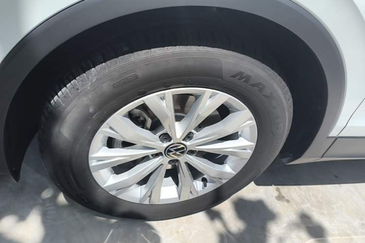Used Volkswagen Tiguan L 2024 Outstanding Model 300TSI Automatic Two-Wheel Drive Longteng Edition Left Front Wheel Hub