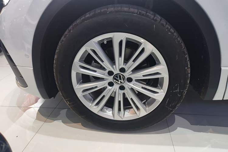 Used Volkswagen Tiguan L 2024 300TSI Automatic Two-Wheel Drive Smart Edition Left Front Wheel Hub