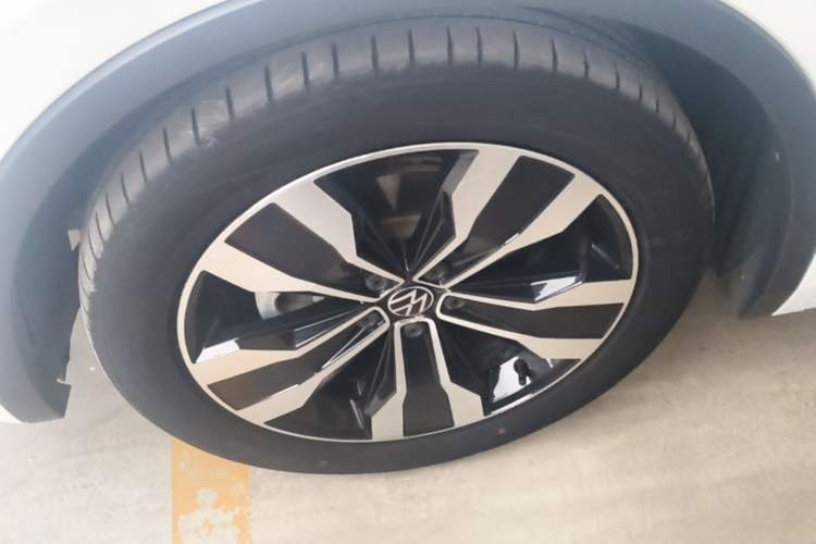 Used Volkswagen Tiguan L 2024 330TSI Automatic Two-Wheel Drive R-Line Enhanced Edition Left Front Wheel Hub