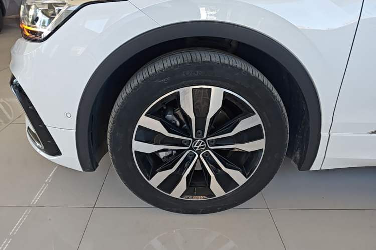 Used Volkswagen Tiguan L 2024 330TSI Automatic Two-Wheel Drive R-Line Enhanced Edition Left Front Wheel Hub