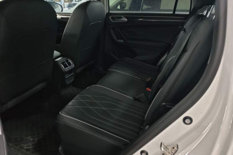 Used Volkswagen Tiguan L 2024 Outstanding Model 300TSI Automatic Two-Wheel Drive Longteng Edition Left Rear Seat