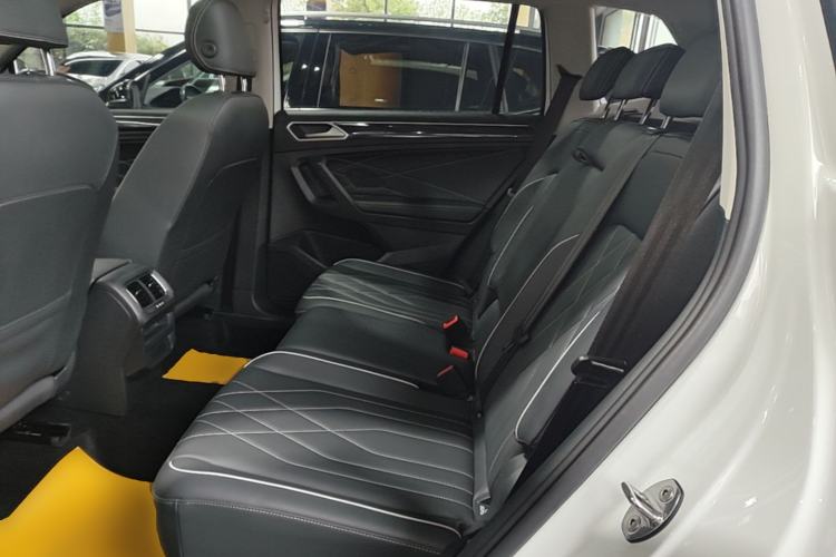 Used Volkswagen Tiguan L 2024 Outstanding Model 300TSI Automatic Two-Wheel Drive Longteng Edition Left Rear Seat