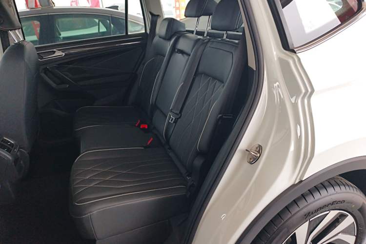Used Volkswagen Tiguan L 2024 300TSI Automatic Two-Wheel Drive Smart Edition Left Rear Seat
