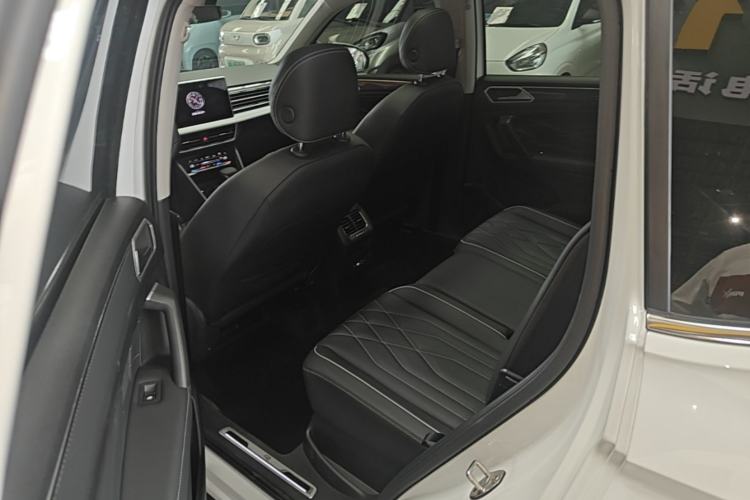 Used Volkswagen Tiguan L 2024 330TSI Automatic Two-Wheel Drive R-Line Enhanced Edition Left Rear Seat
