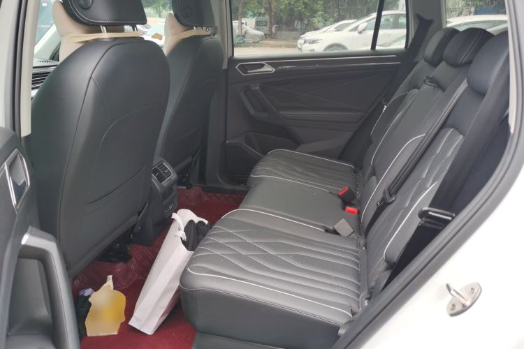 Used Volkswagen Tiguan L 2024 330TSI Automatic Two-Wheel Drive R-Line Enhanced Edition Left Rear Seat