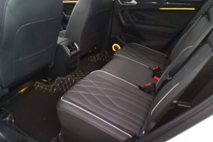 Used Volkswagen Tiguan L 2024 Outstanding Model 300TSI Automatic Two-Wheel Drive Longteng Edition Left Rear Seat