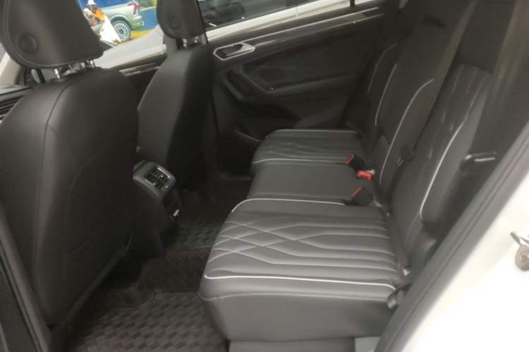 Used Volkswagen Tiguan L 2024 330TSI Automatic Two-Wheel Drive R-Line Enhanced Edition Left Rear Seat
