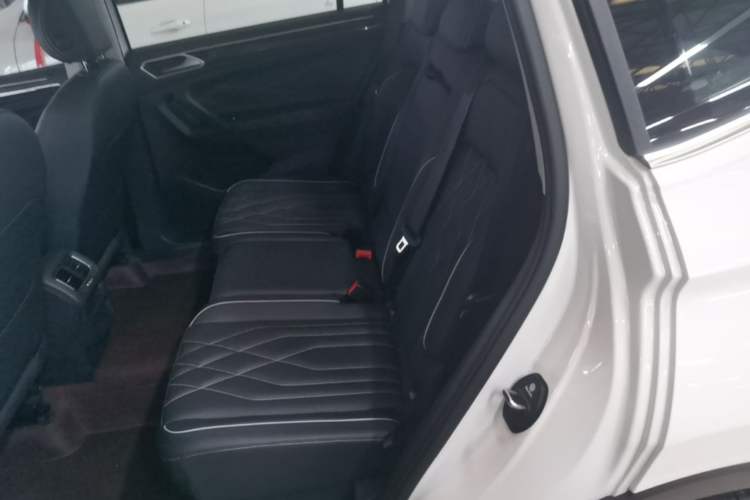 Used Volkswagen Tiguan L 2024 300TSI Automatic Two-Wheel Drive Smart Edition Left Rear Seat