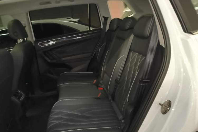 Used Volkswagen Tiguan L 2024 300TSI Automatic Two-Wheel Drive Smart Edition Left Rear Seat