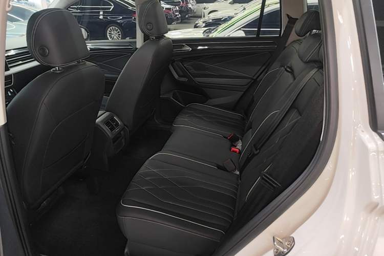 Used Volkswagen Tiguan L 2024 330TSI Automatic Two-Wheel Drive Smart Edition Left Rear Seat