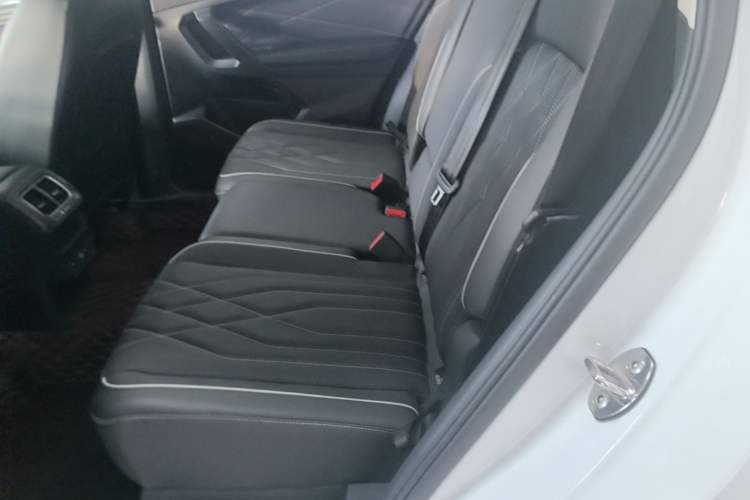 Used Volkswagen Tiguan L 2024 330TSI Automatic Two-Wheel Drive R-Line Enhanced Edition Left Rear Seat
