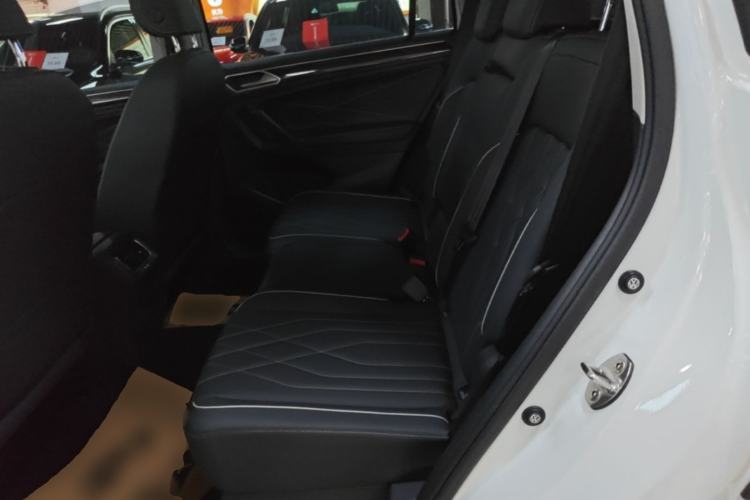 Used Volkswagen Tiguan L 2024 Outstanding Model 300TSI Automatic Two-Wheel Drive Longteng Edition Left Rear Seat