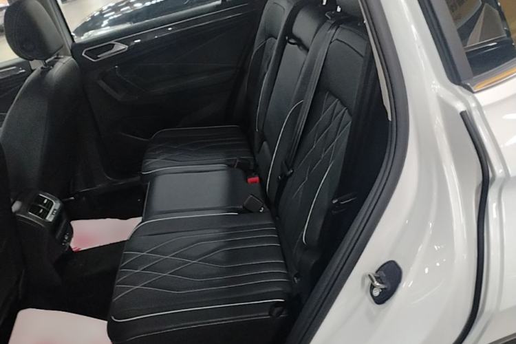 Used Volkswagen Tiguan L 2024 330TSI Automatic Two-Wheel Drive R-Line Enhanced Edition Left Rear Seat