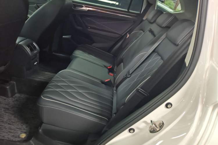 Used Volkswagen Tiguan L 2024 300TSI Automatic Two-Wheel Drive Smart Edition Left Rear Seat