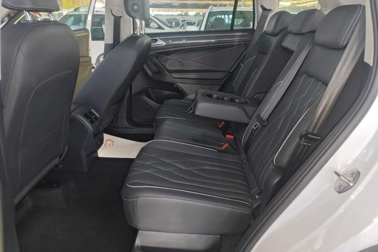Used Volkswagen Tiguan L 2024 330TSI Automatic Two-Wheel Drive R-Line Enhanced Edition Left Rear Seat