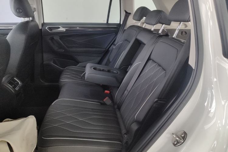 Used Volkswagen Tiguan L 2024 Outstanding Model 300TSI Automatic Two-Wheel Drive Longteng Edition Left Rear Seat
