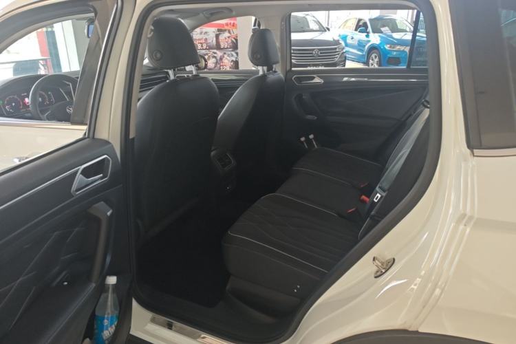 Used Volkswagen Tiguan L 2024 Outstanding Model 330TSI Automatic Two-Wheel Drive R-Line Dragon Glory Edition Left Rear Seat