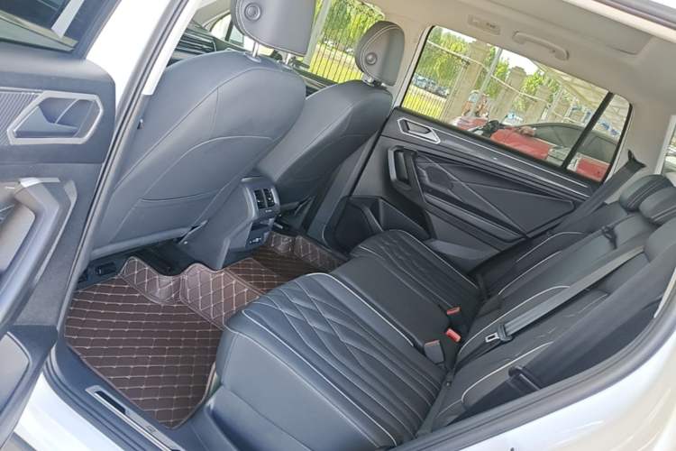 Used Volkswagen Tiguan L 2024 330TSI Automatic Two-Wheel Drive R-Line Enhanced Edition Left Rear Seat